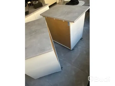 2 st rullbara arbetsbord med förvaring. Bredd 92 cm, djup 63 cm.