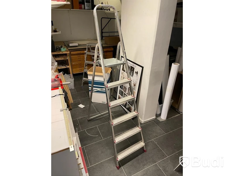 Större fällbar stege