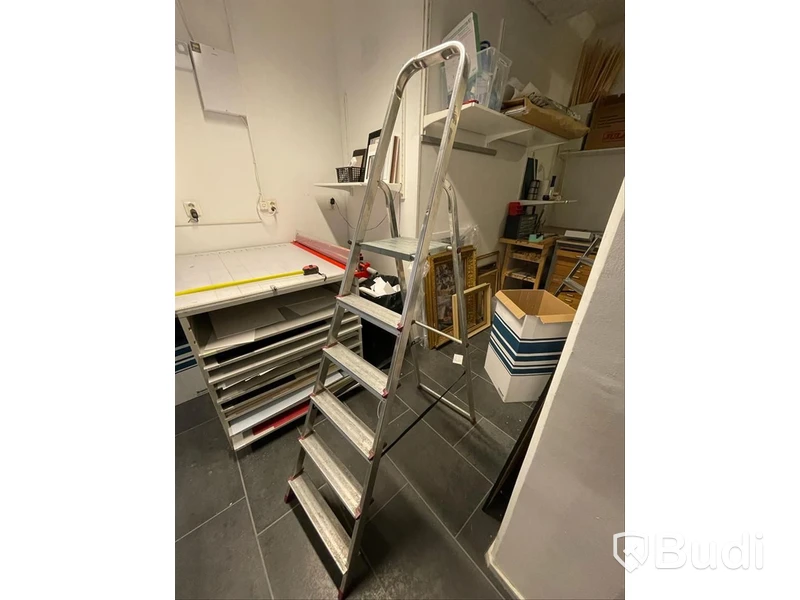 Större fällbar stege