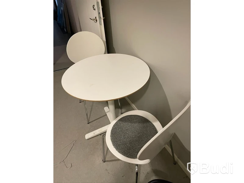 Bord samt 4 st stolar