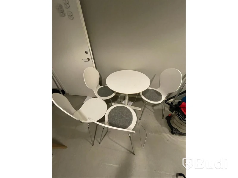 Bord samt 4 st stolar