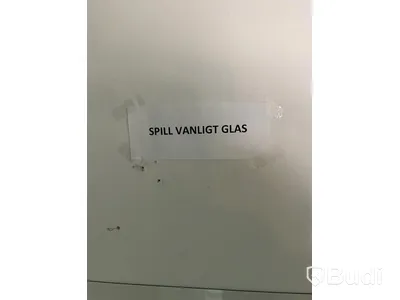 Parti med "vanligt glas", Artglass samt Floatglas.