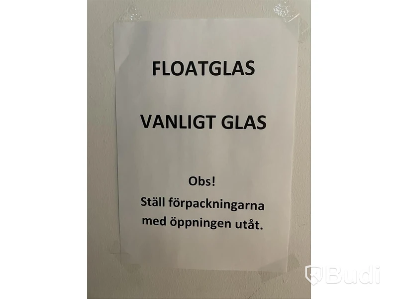 Parti med "vanligt glas", Artglass samt Floatglas.