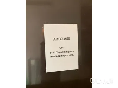Parti med "vanligt glas", Artglass samt Floatglas.