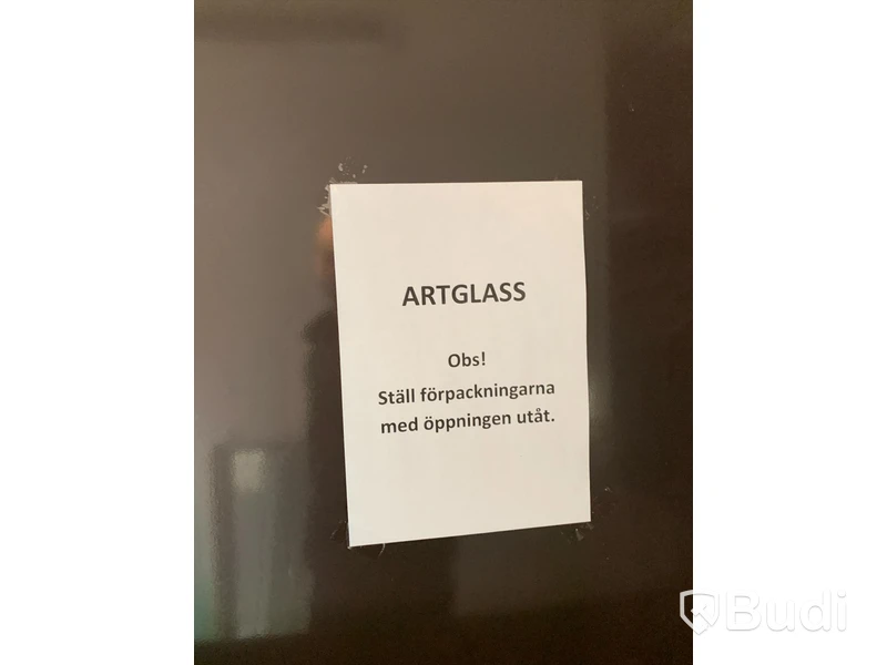 Parti med "vanligt glas", Artglass samt Floatglas.