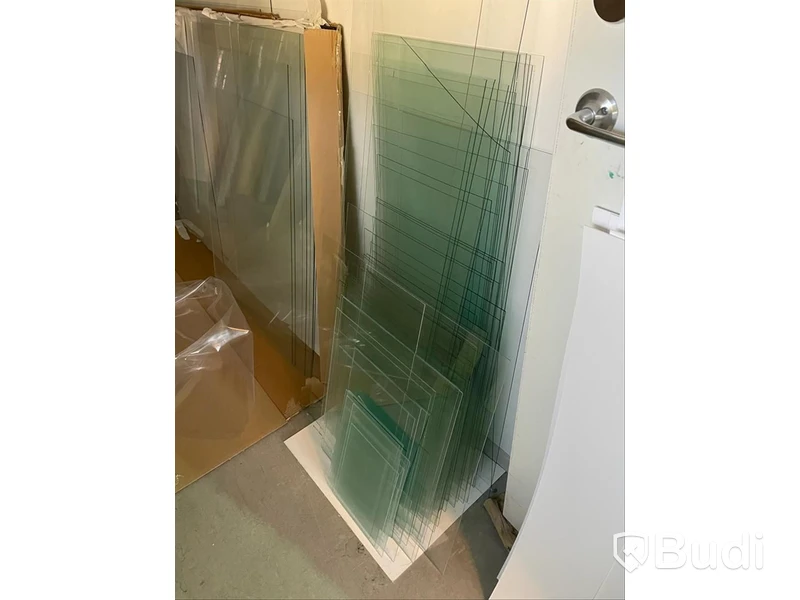 Parti med "vanligt glas", Artglass samt Floatglas.