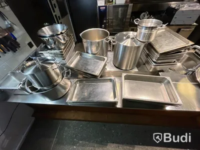 Parti med diverse köksbläck - Kantiner, plåtar och kastruller.