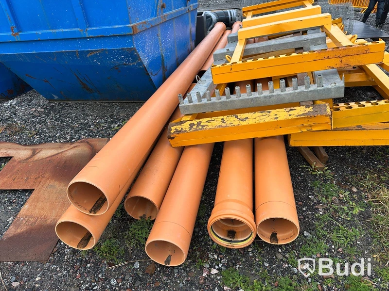 PE Rör DN250 6 meters längd 5 st samt 2 st 3 med diverse kopplingar/vinklar