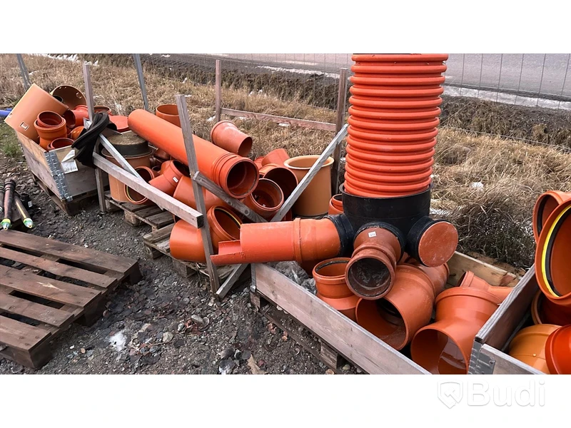 SN8 Avloppsrör röd mark DN 250  DN 200. DN 160 Diverse rörkopplingar vinklar m.m.