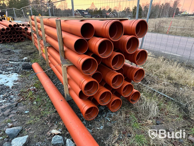 SN8 Avloppsrör röd mark DN 250  DN 200. DN 160 Diverse rörkopplingar vinklar m.m.