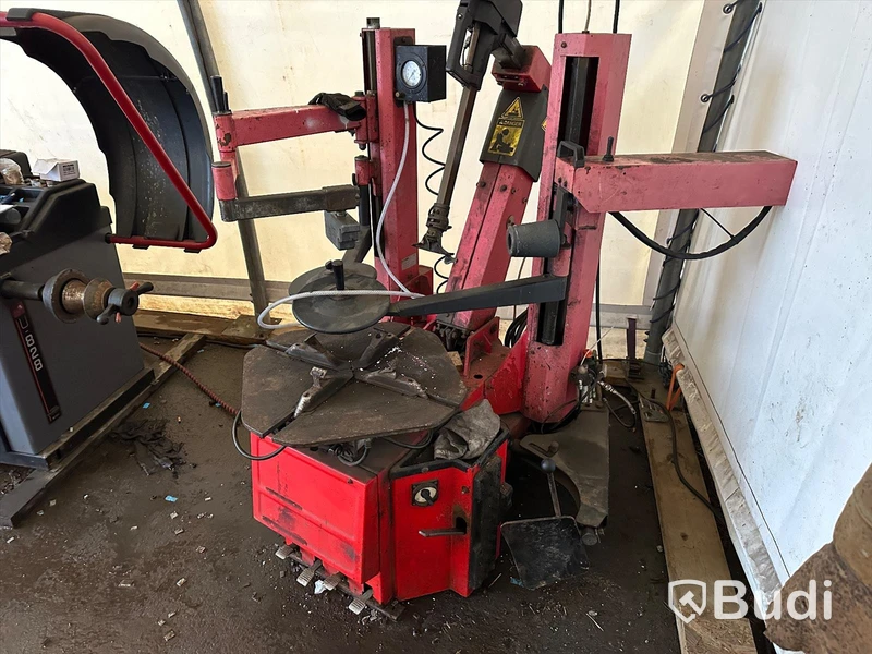 Däckmaskin  CEMB type PRESS ARM 3. år 1999