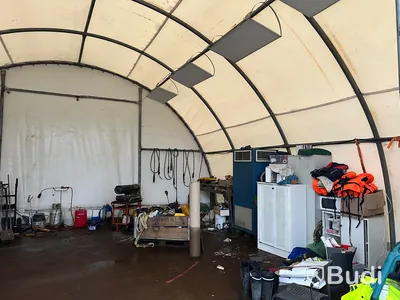 Tält på rörstomme med slagportar 9 x 8 meter höjd 4,4 meter