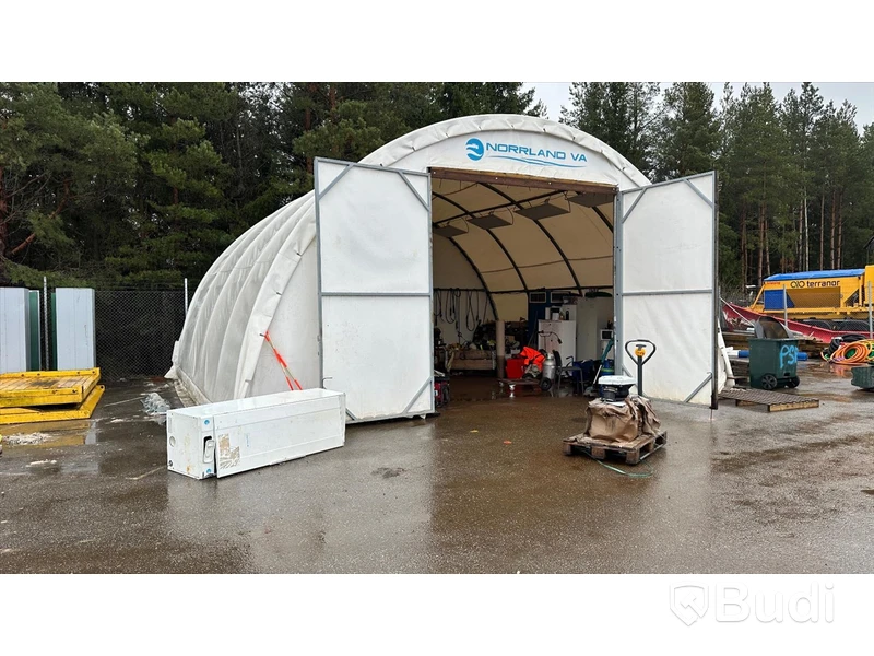 Tält på rörstomme med slagportar 9 x 8 meter höjd 4,4 meter