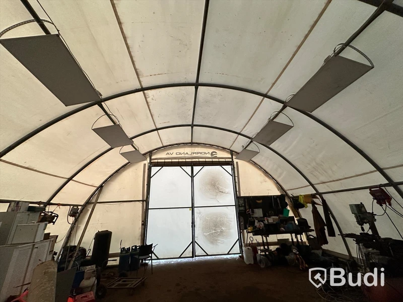 Tält på rörstomme med slagportar 9 x 8 meter höjd 4,4 meter