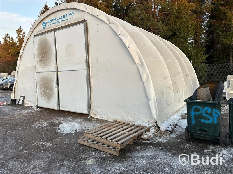 Tält på rörstomme med slagportar 9 x 8 meter höjd 4,4 meter