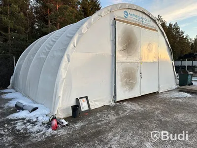 Tält på rörstomme med slagportar 9 x 8 meter höjd 4,4 meter