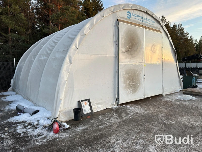 Tält på rörstomme med slagportar 9 x 8 meter höjd 4,4 meter