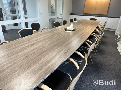 Konferensbord i 3 delar , 120 cm bredd och total längd ca 540cm