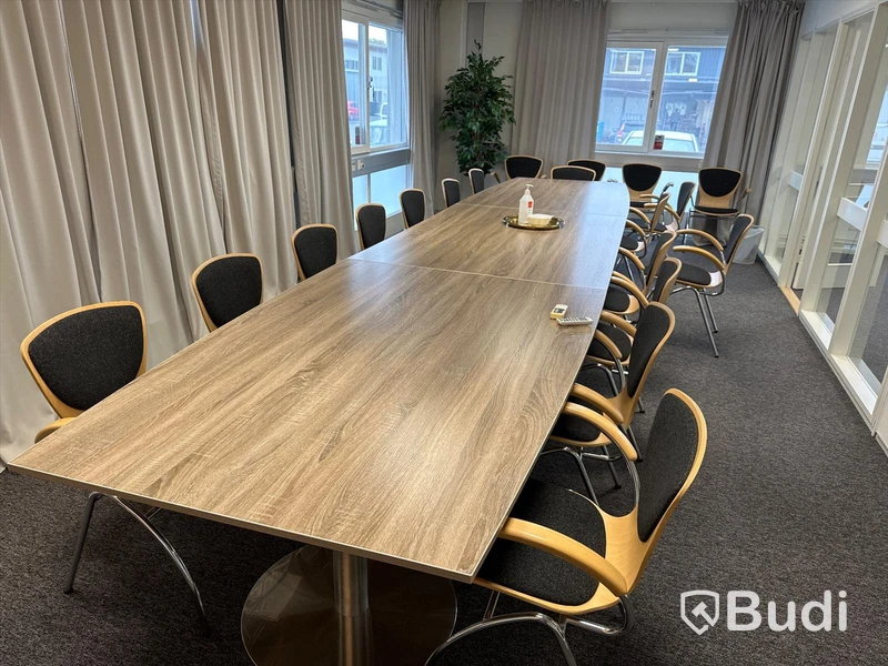 Konferensbord i 3 delar , 120 cm bredd och total längd ca 540cm