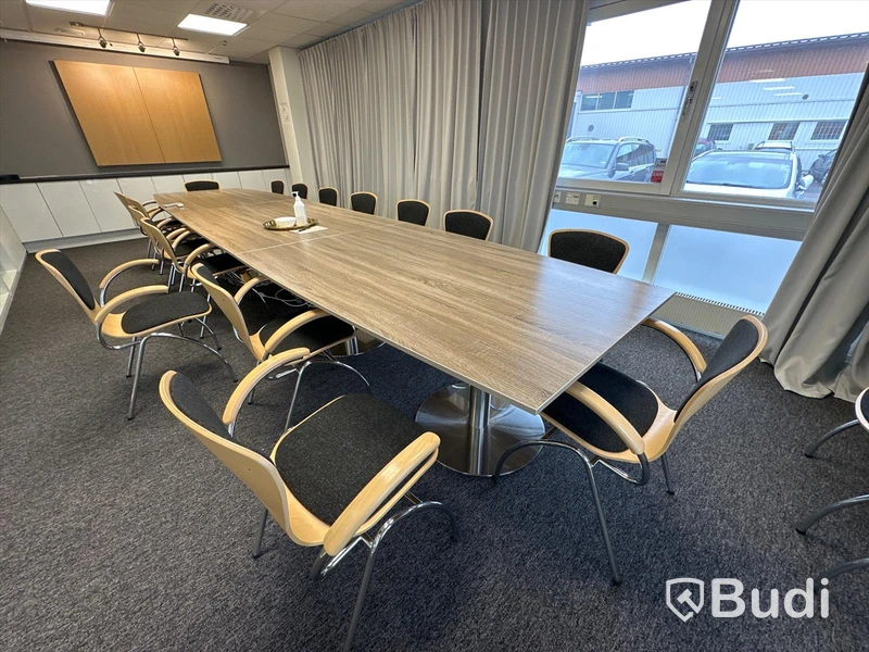 Konferensbord i 3 delar , 120 cm bredd och total längd ca 540cm
