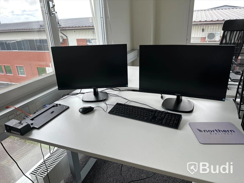 2st philips datorskärmar samt Lenovo dockningsstation