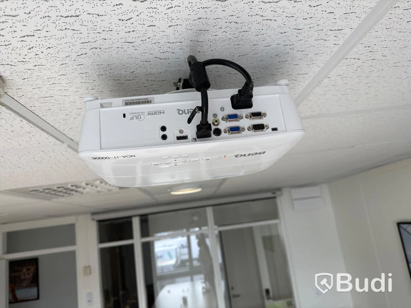 Benq WXGA projektor ink elektrisk projektorduk från Elite Screens