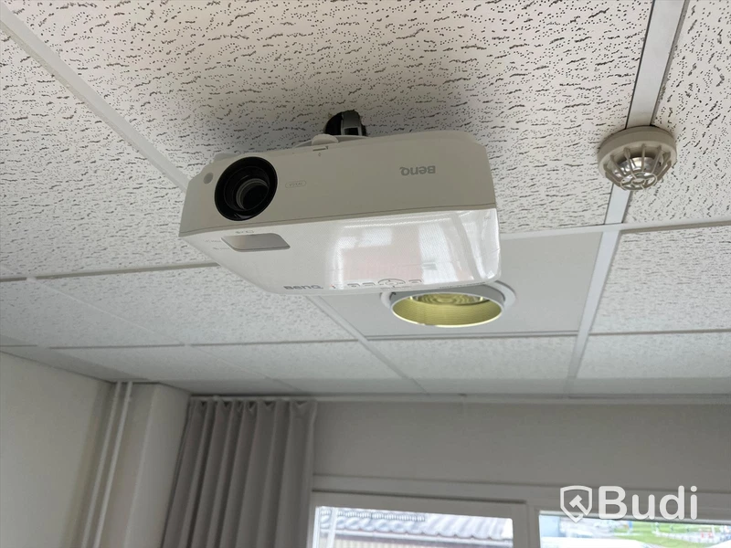 Benq WXGA projektor ink elektrisk projektorduk från Elite Screens