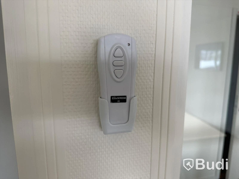 Benq WXGA projektor ink elektrisk projektorduk från Elite Screens