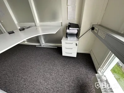 Elektriskt höj och sänkbart skrivbord ink hurts