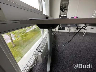 Elektriskt höj och sänkbart skrivbord ink hurts