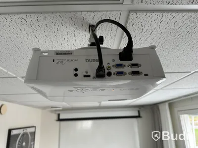 Benq WXGA projektor ink elektrisk projektorduk från Elite Screens