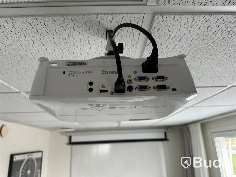 Benq WXGA projektor ink elektrisk projektorduk från Elite Screens