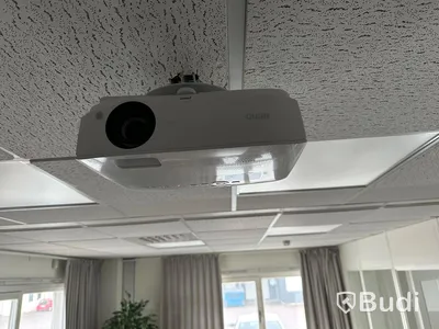 Benq WXGA projektor ink elektrisk projektorduk från Grand Vision