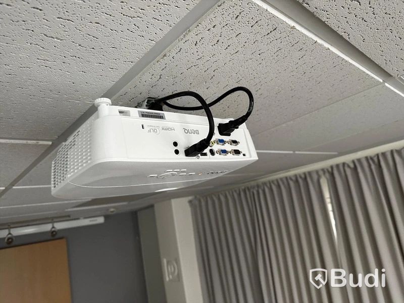 Benq WXGA projektor ink elektrisk projektorduk från Grand Vision