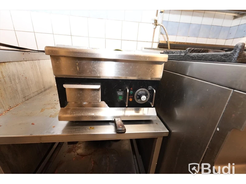 Mindre stekbord samt hylla i rostfritt