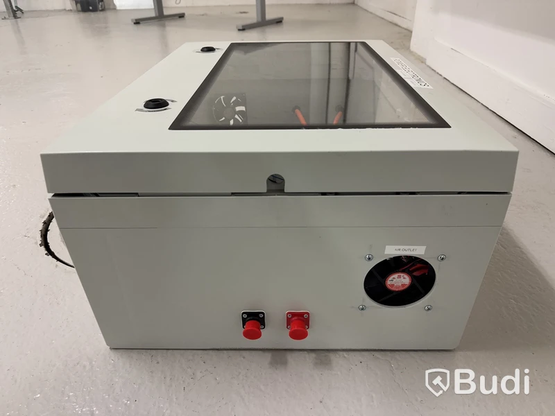 Labbutrustning, skyddad låda med plexiglas