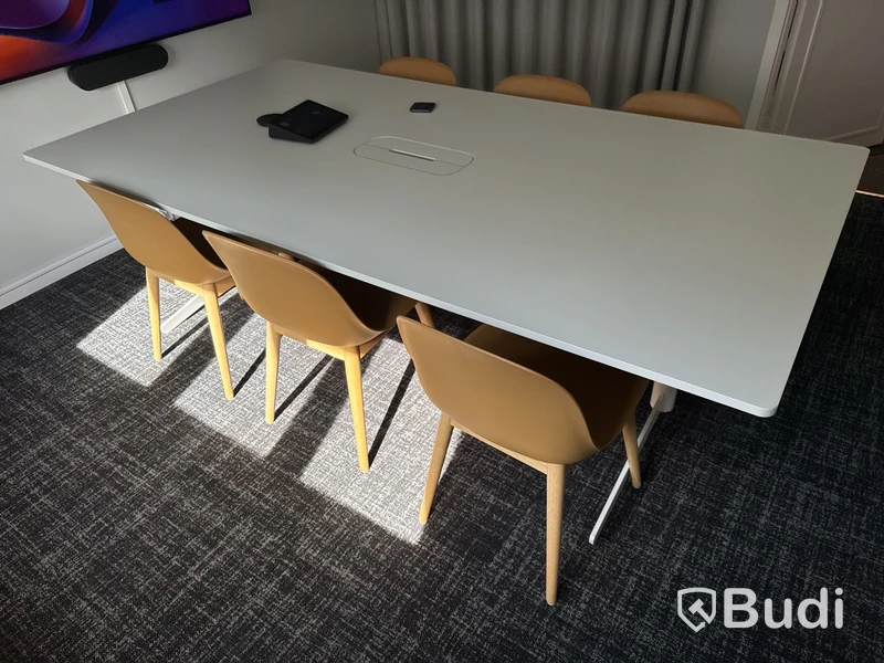 Konferensbord med 6 st. stolar