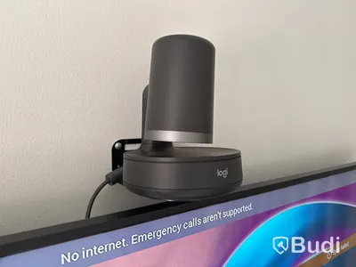 Konferensutrustning med kamera och TV-skärm