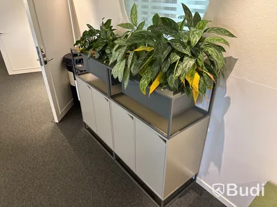 2 st. skåp med blomlåda