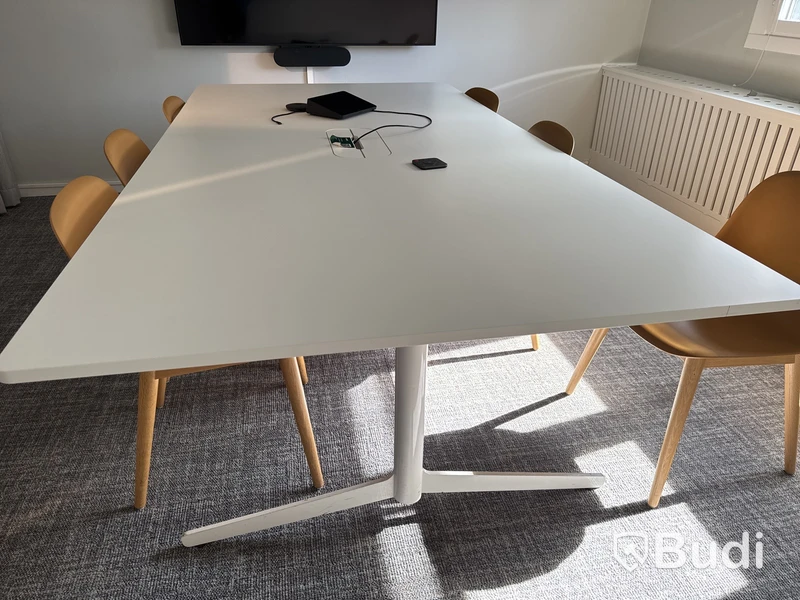 Konferensbord med 6 st. stolar