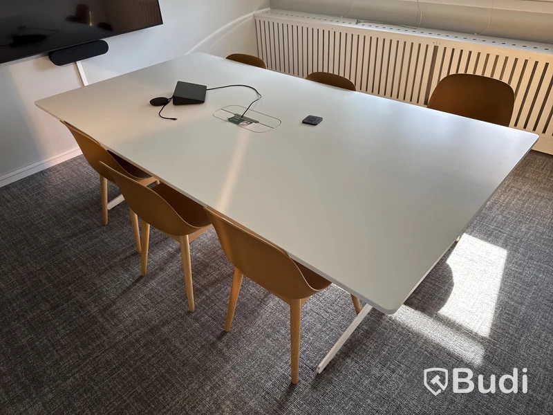 Konferensbord med 6 st. stolar