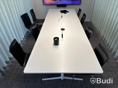 Konferensbord med 8 st. stolar