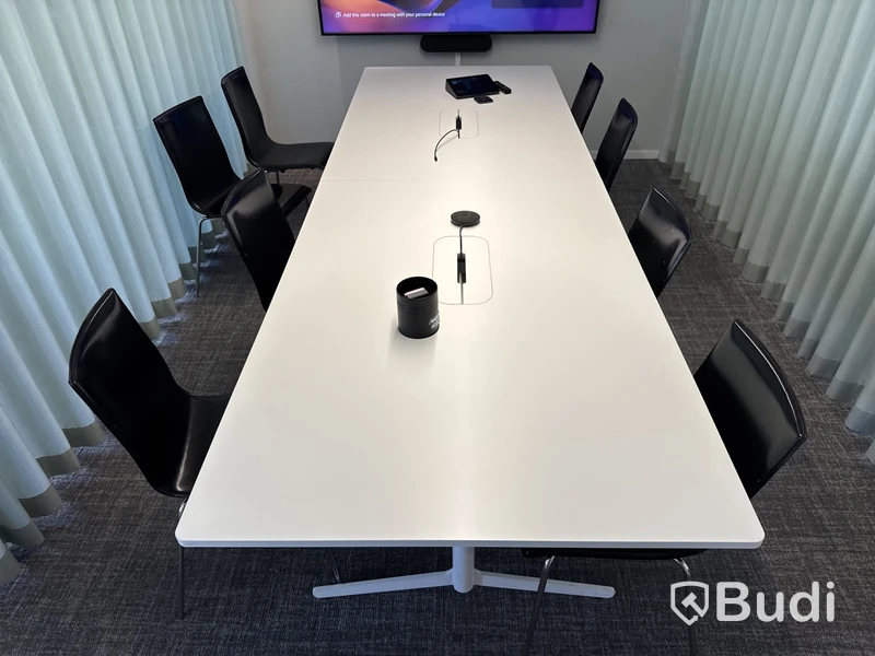 Konferensbord med 8 st. stolar