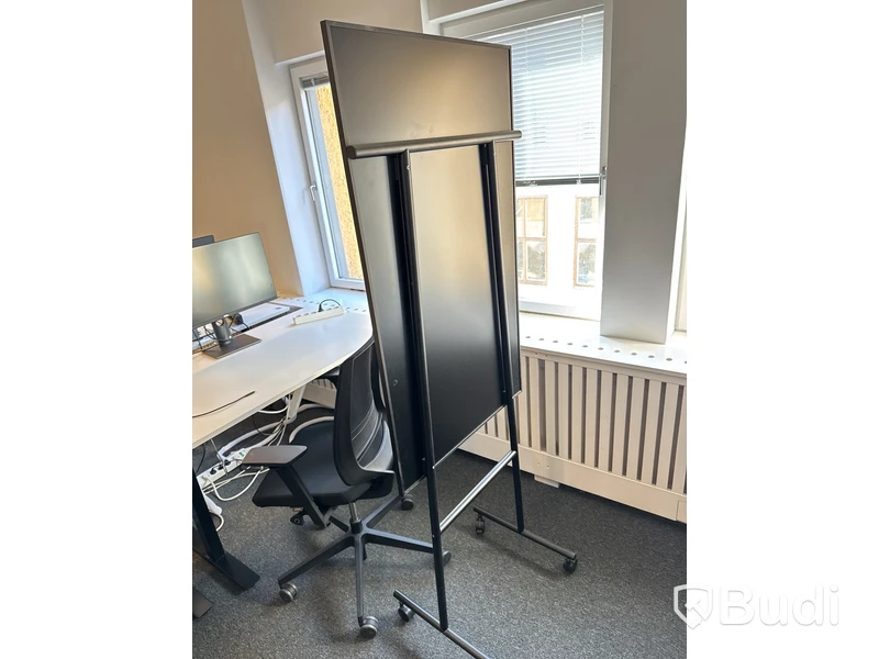 Whiteboard-tavla på hjul