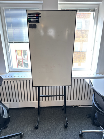 Whiteboard-tavla på hjul
