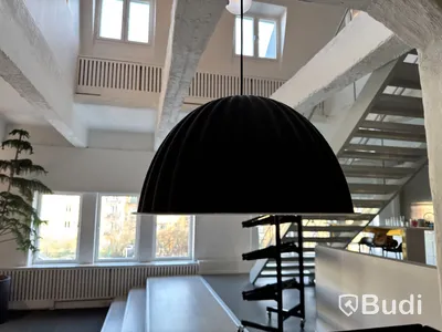 Ljudabsorberande soffa med bord och ljudabsorberande lampa