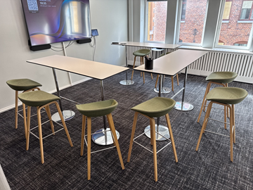 3 st. barbord och 8 st. barstolar