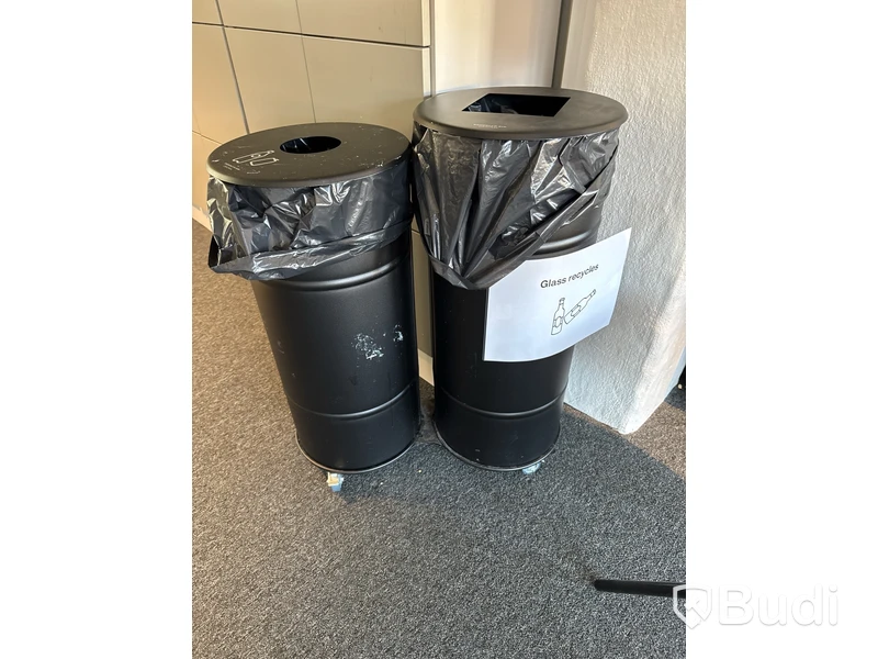 2 st. sopkärl på hjul