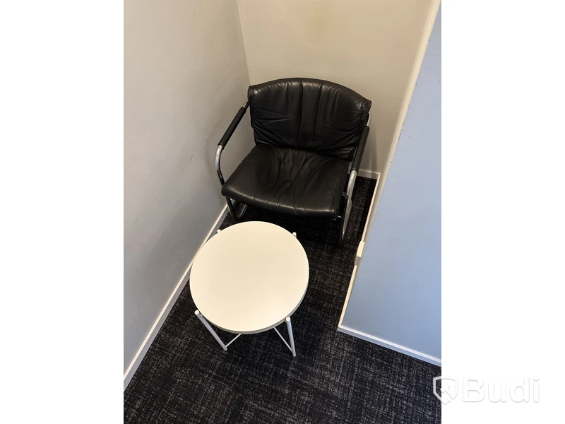 Karmstol med brickbord