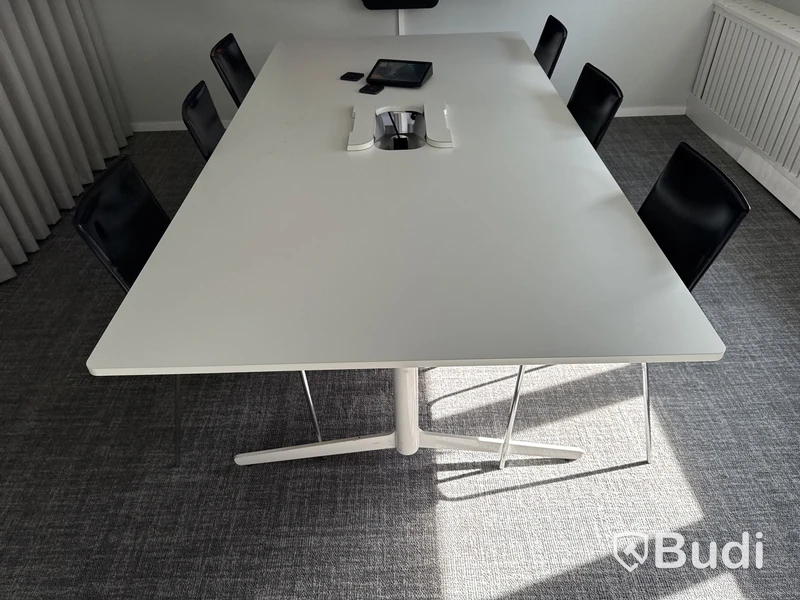Konferensbord med 6 st. stolar